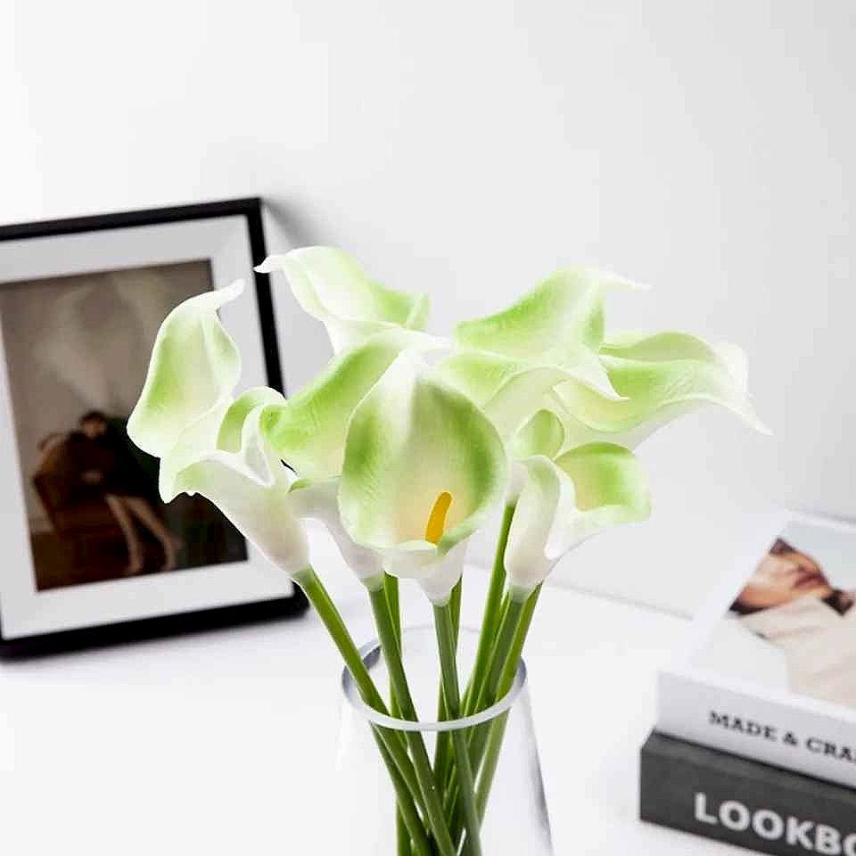 Handcrafted realistic silk calla lily artificial bouquet close-up detail view from 20-piece Real Touch collection | BigMoetsy